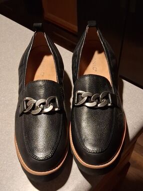 Vionic Black Leather Slip-On Loafer